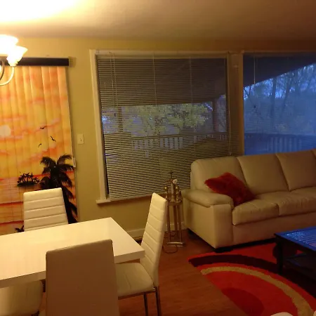 B&B On The Park Near Downtown Area